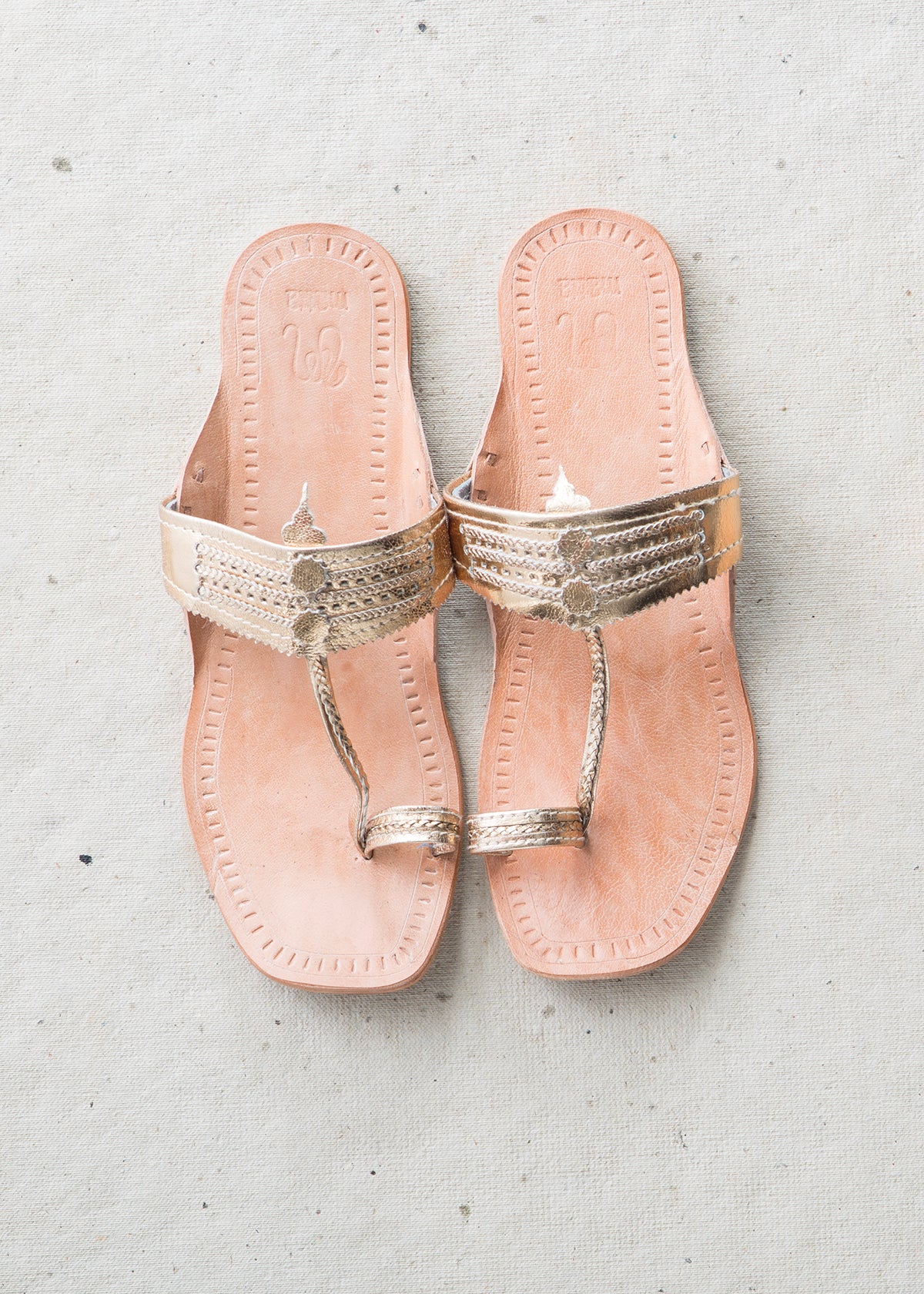 Koli Flat Sandal, Gold